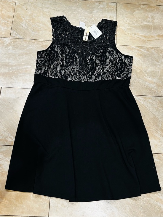 Dresses & Skirts - New Black Lace Formal Dress (US 3X)